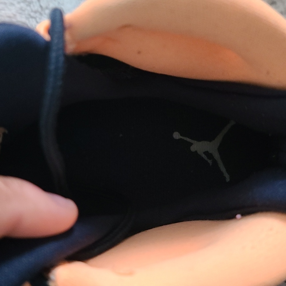 Shoes - Picture 6 of 8